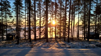 Auringonnousu Kylniemen Munkinrannassa lauantaina 11.2.2017 aamulla.